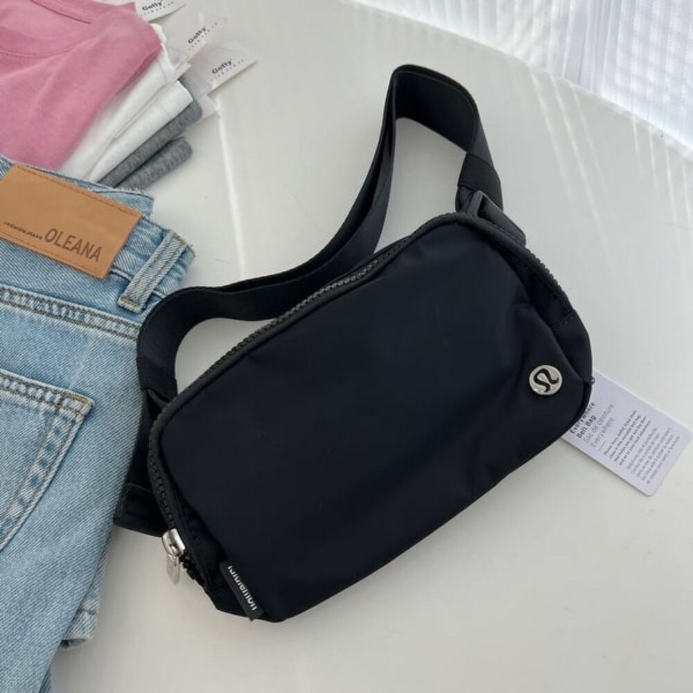 NWT Lululemon Everywhere Belt Bag - Picture 6 of 7